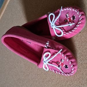 NWOT Pink Minnetonka Moccasins